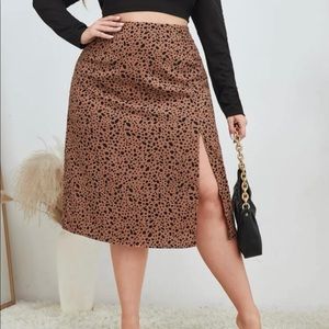 Falda marrón con puntos negro